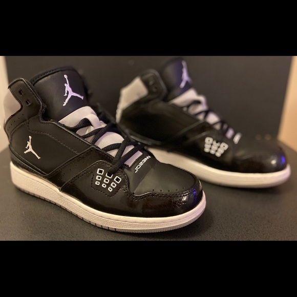 jordan flight black and white